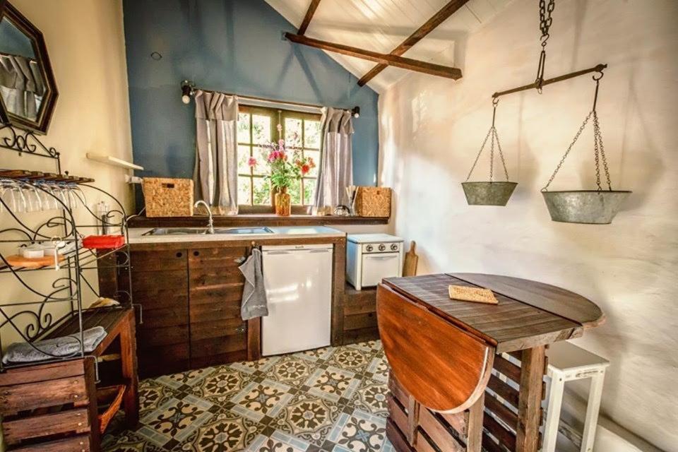 Unique Tiny House With Natural Building Techniques ฟิเกโร โดส วิโญส ภายนอก รูปภาพ